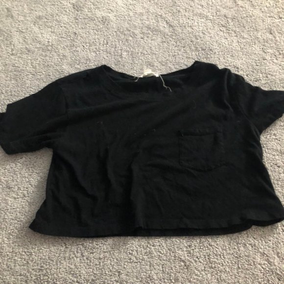 SMALL BLACK CROP TOP - Picture 1 of 3